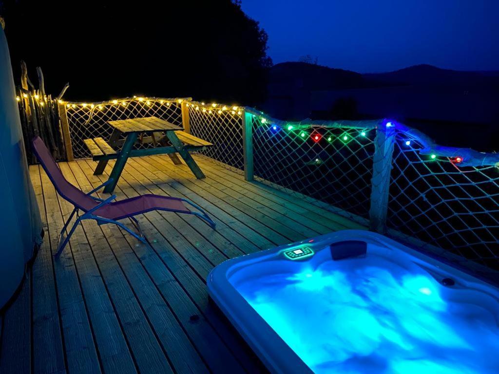 Yourte 2-4 Personnes Avec Spa Saint-Laurent-de-Levezou Ngoại thất bức ảnh